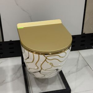 אסלה תלויה לבנה עם מכסה זהב ודוגמה אבסטרקטית
